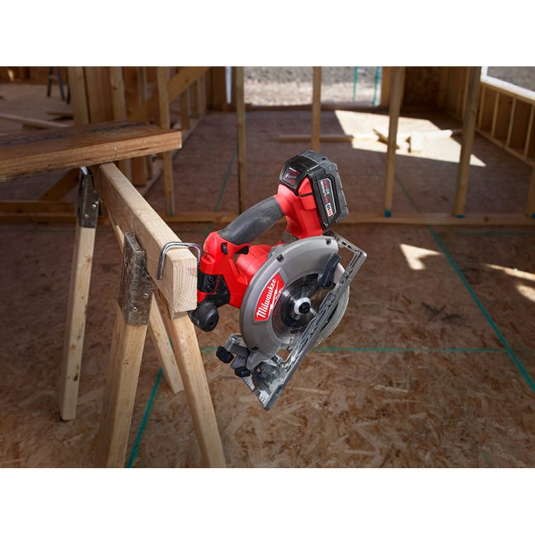 Circular Saw w/Rafter Hook; Bare Tool MILWAUKEE M18 FUEL 61/2