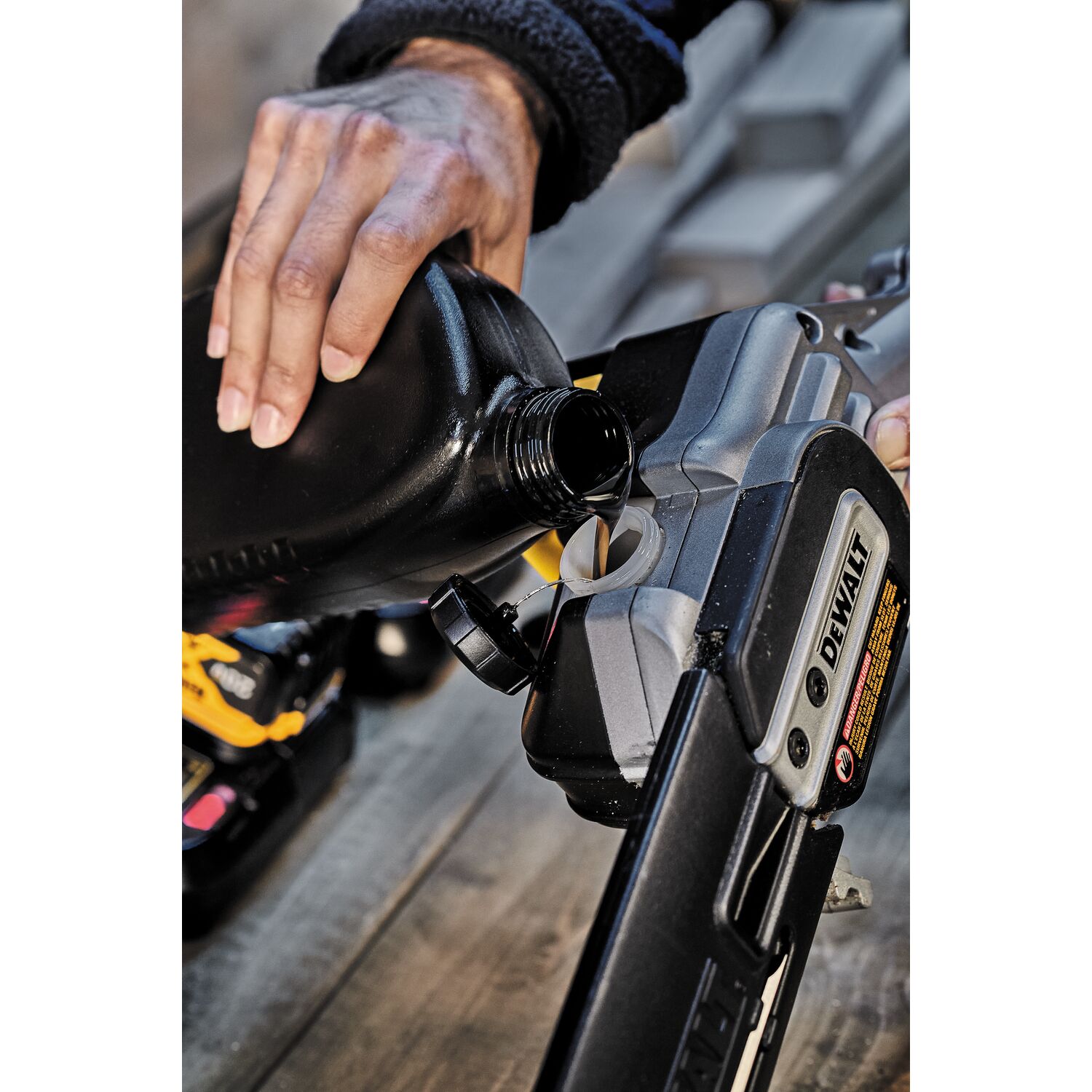 DEWALT 20V 8" Pole Saw Kit w/14.0AH Battery and Charger Contractor