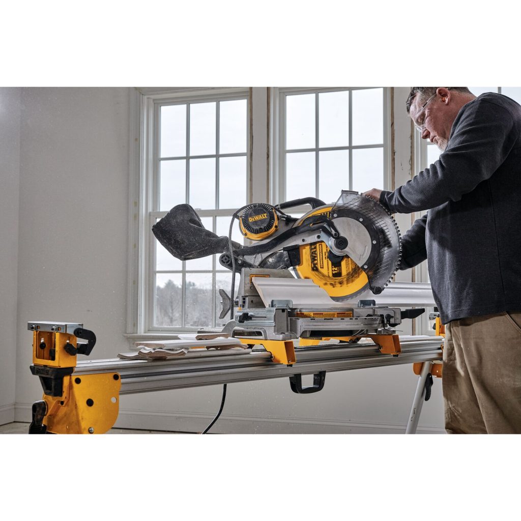 Dewalt 12" DOUBLE BEVEL COMPOUND MITRE SAW W/XPS LED WORK LIGHT SYSTEM