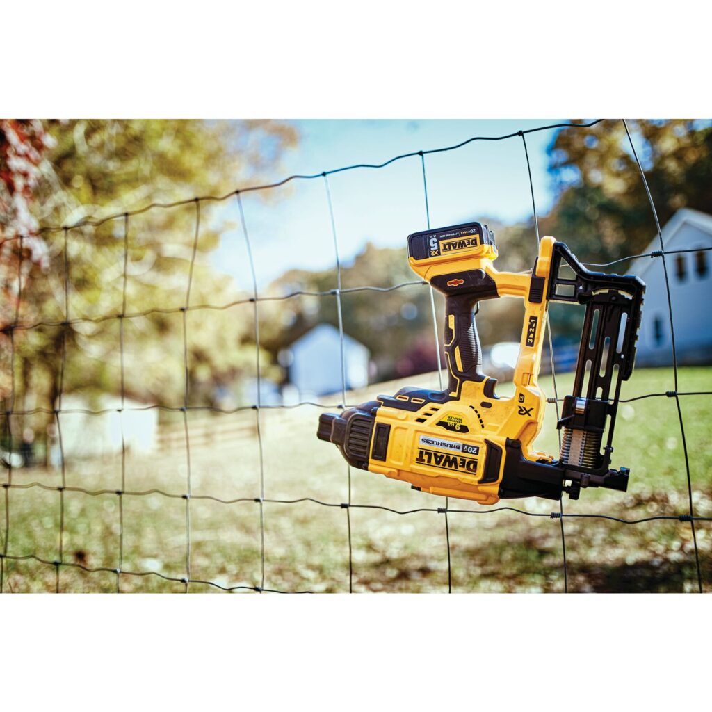 DEWALT® 20V MAX* XR 9 Gauge Cordless Fencing Stapler (Tool Only