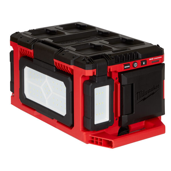MILWAUKEE M18™ PACKOUT™ Light/Charger 1