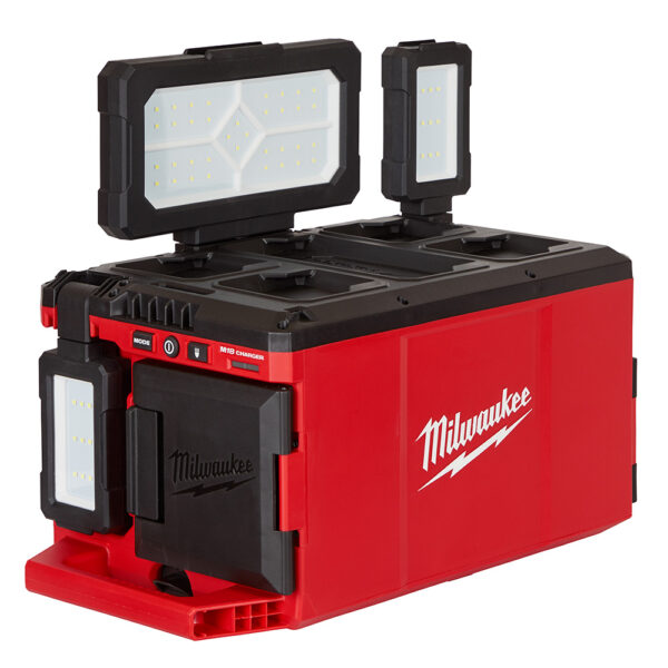 MILWAUKEE M18™ PACKOUT™ Light/Charger 2
