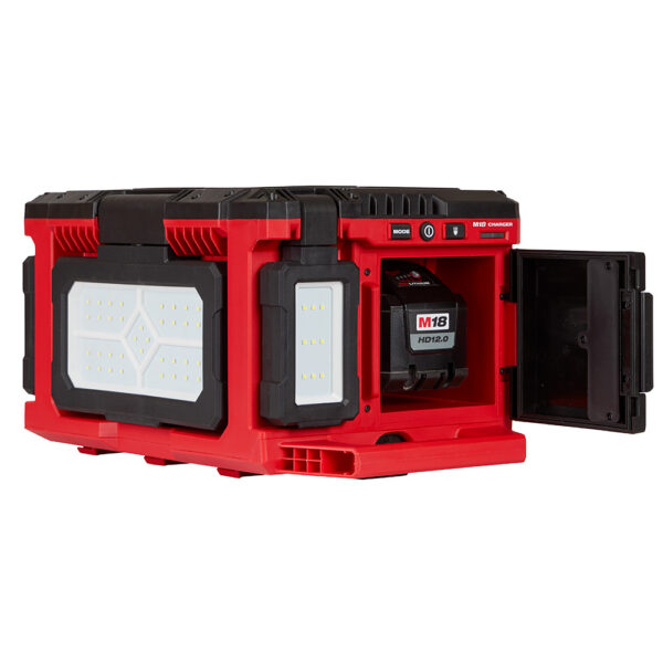 MILWAUKEE M18™ PACKOUT™ Light/Charger 5