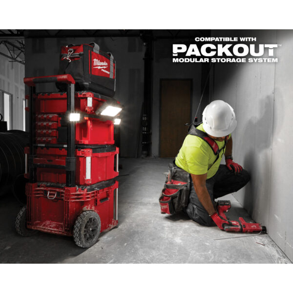 MILWAUKEE M18™ PACKOUT™ Light/Charger 6