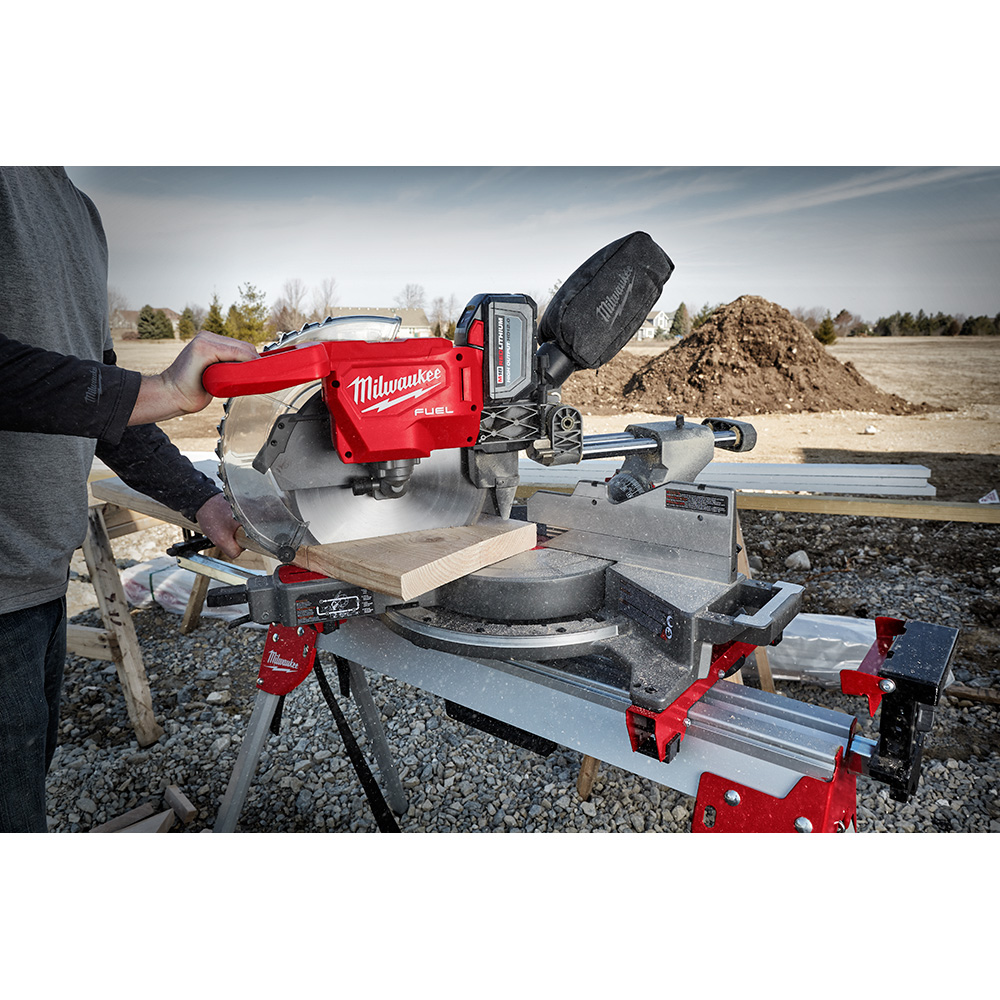 Milwaukee 18 deals volt miter saw