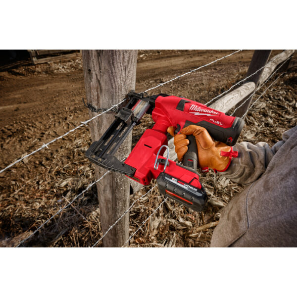 MILWAUKEE® M18 FUEL Utility Fencing Stapler (Tool Only) 5