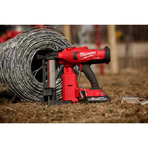 MILWAUKEE® M18 FUEL Utility Fencing Stapler (Tool Only) 6