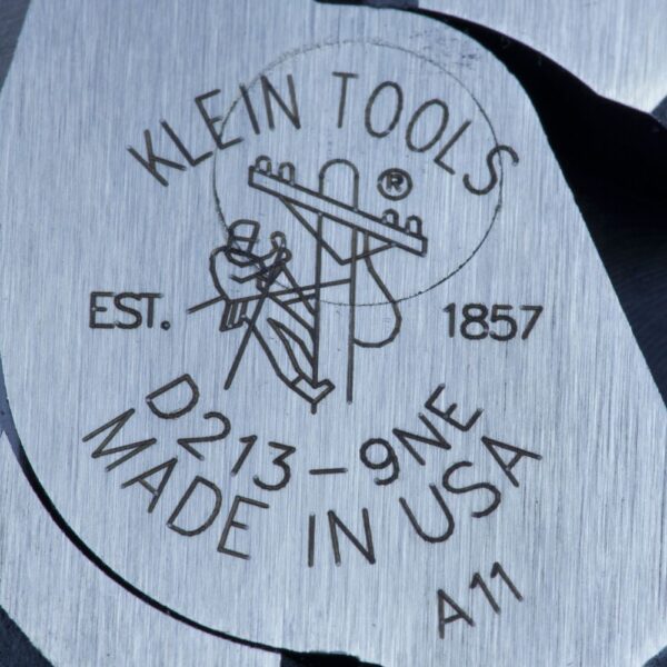 KLEIN Lineman's Pliers, New England Nose 9" 4