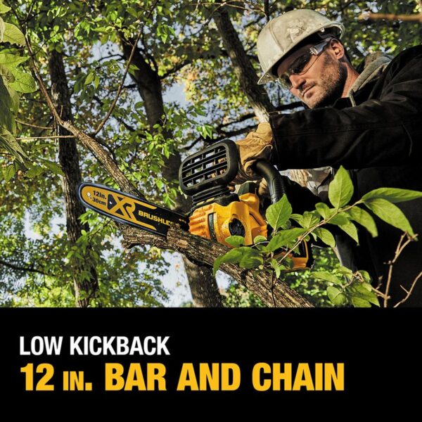 DEWALT 20V MAX* XR® Compact 12 in. Cordless Chainsaw Kit 3