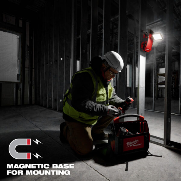 MILWAUKEE M18™ ROVER™ Clamping Flood Light 7