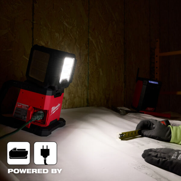 MILWAUKEE M18™ ROVER™ Dual Power Triple-Panel Flood & Area Light 4