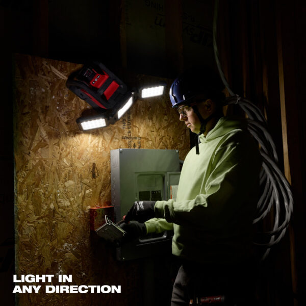 MILWAUKEE M18™ ROVER™ Dual Power Triple-Panel Flood & Area Light 7