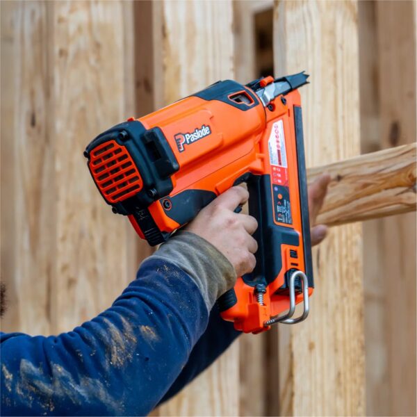 PASLODE Cordless XPro 30° Framing Nailer Kit - Image 4