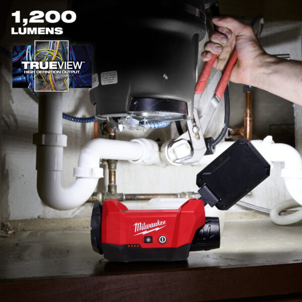 MILWAUKEE M12™ ROVER™ Multi-Directional Flood Light w/ PACKOUT™ Compatibility - Image 9