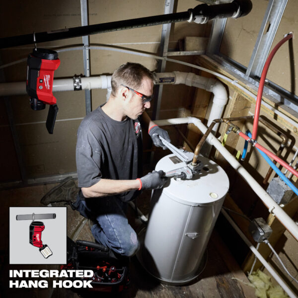 MILWAUKEE M12™ ROVER™ Multi-Directional Flood Light w/ PACKOUT™ Compatibility - Image 10