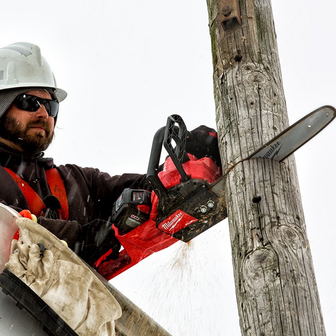 MILWAUKEE M18 FUEL™ 16" Chainsaw Kit - Image 11