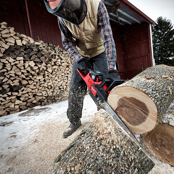 MILWAUKEE M18 FUEL™ 16" Chainsaw Kit - Image 10