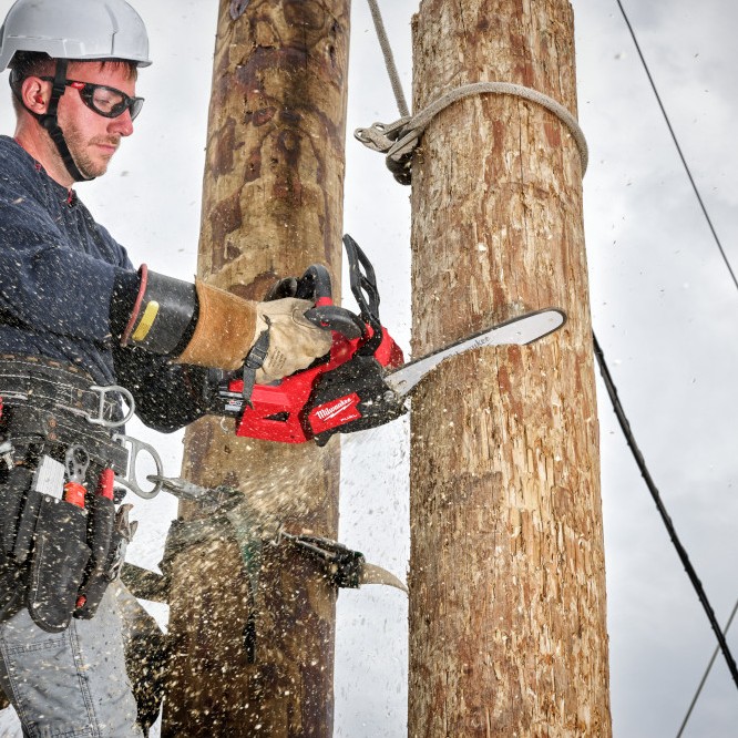 MILWAUKEE M18 FUEL™ 14" Top Handle Chainsaw Kit - Image 11