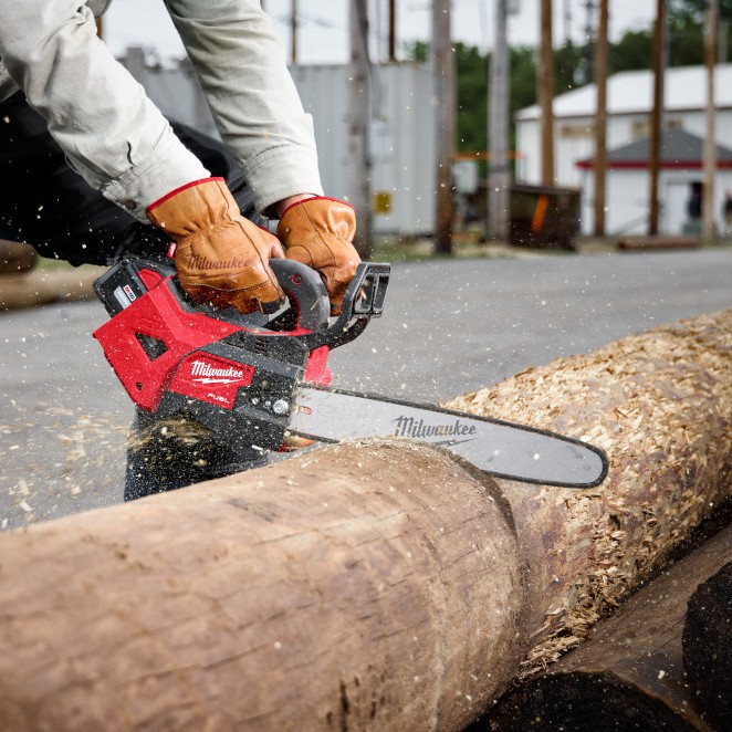 MILWAUKEE M18 FUEL™ 14" Top Handle Chainsaw Kit - Image 12