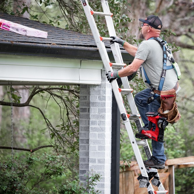 MILWAUKEE M18 FUEL™ Coil Roofing Nailer Kit - Image 9
