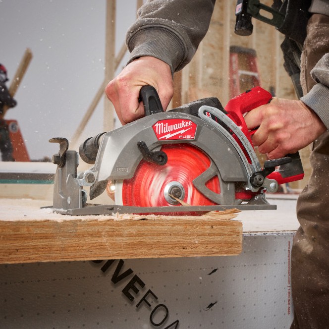 MILWAUKEE M18 FUEL™ 7-1/4" Rear Handle Circular Saw (Tool Only) - Image 11
