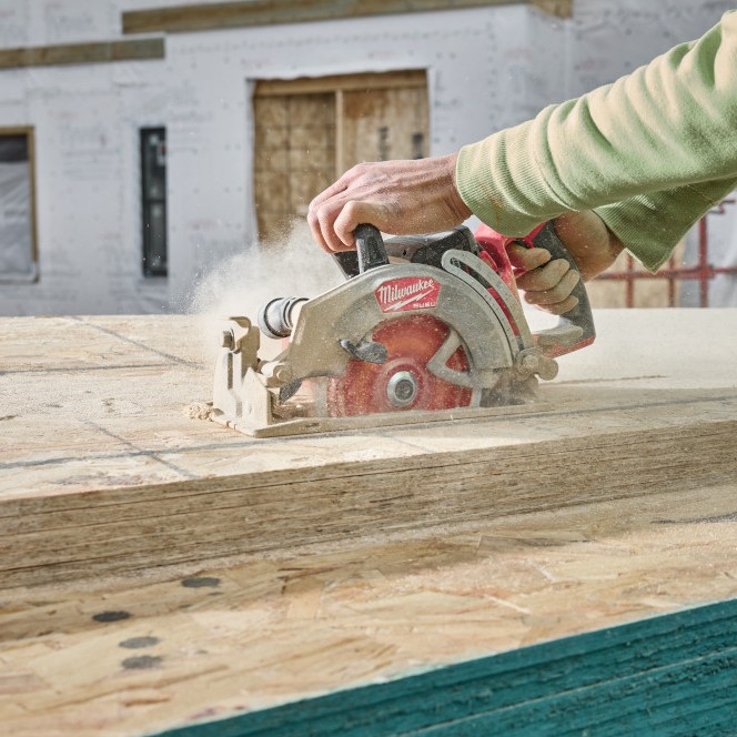 MILWAUKEE M18 FUEL™ 7-1/4" Rear Handle Circular Saw (Tool Only) - Image 10