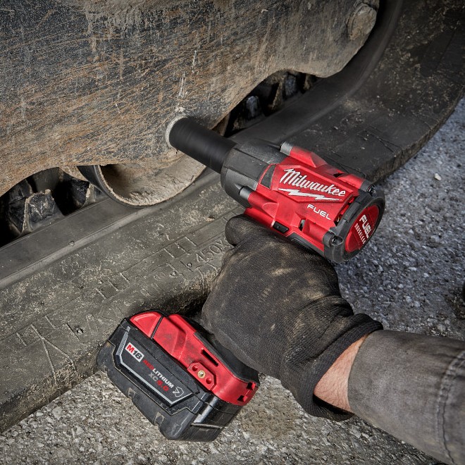 MILWAUKEE M18 FUEL™ 1/2 " Mid-Torque Impact Wrench w/ Friction Ring Kit - Image 11