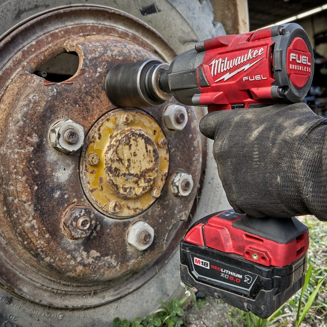 MILWAUKEE M18 FUEL™ 1/2 " Mid-Torque Impact Wrench w/ Friction Ring Kit - Image 12