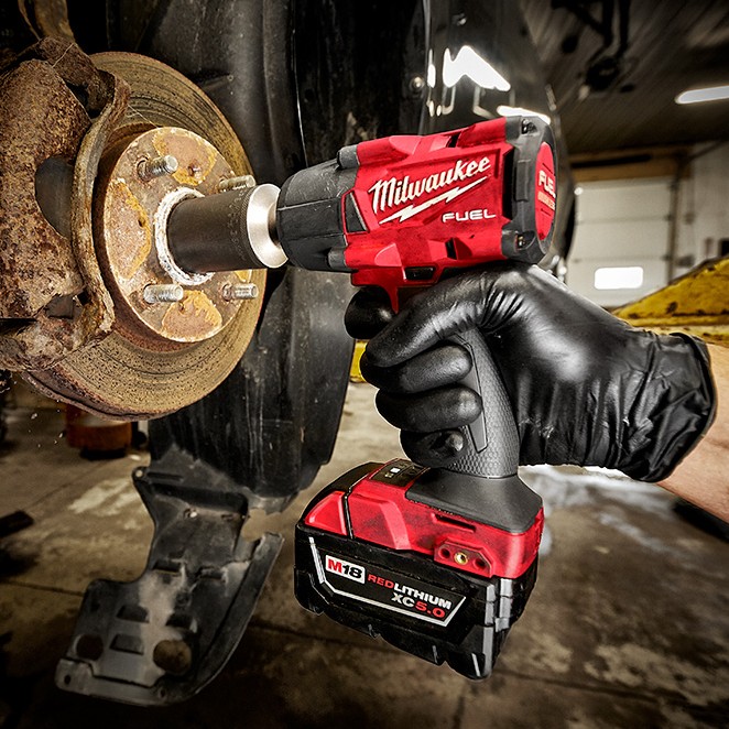 MILWAUKEE M18 FUEL™ 1/2 " Mid-Torque Impact Wrench w/ Friction Ring Kit - Image 10