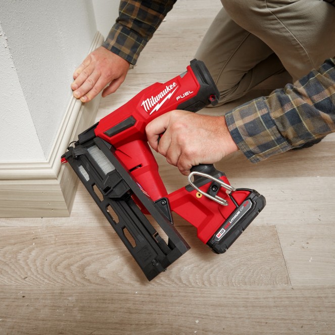 MILWAUKEE M18 FUEL™ 16 Gauge Angled Finish Nailer (Tool Only) - Image 6