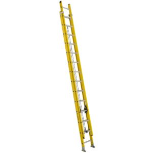 Featherlite 6932 32 ft fibreglass extension ladder, full-length view showing D-rungs, rope and pulley system, MAXLOCK rung locks, and swivel safety feet on white background